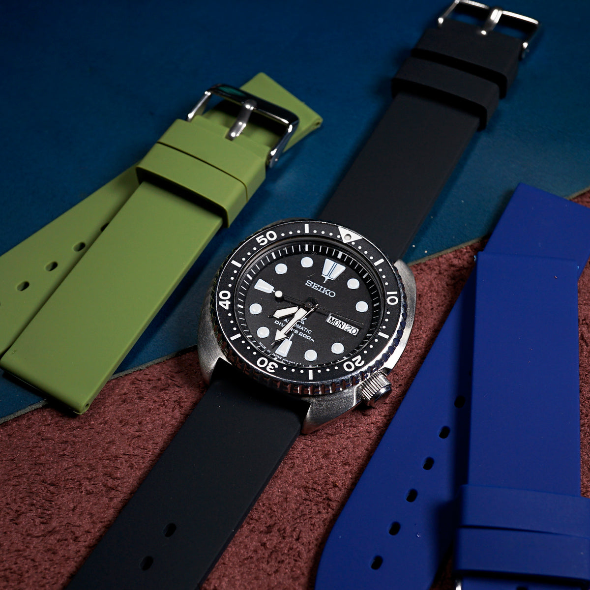 Basic Rubber Strap in Black